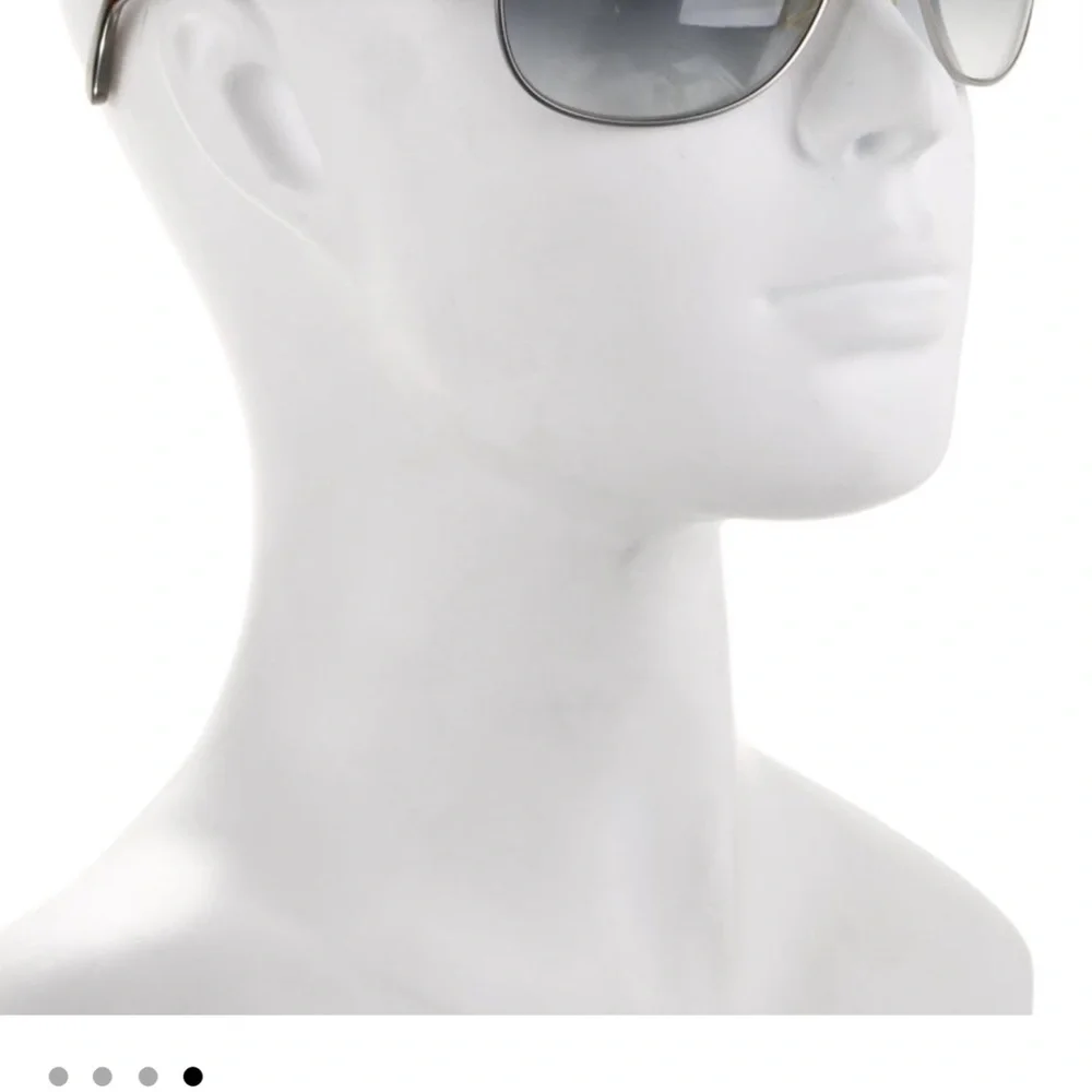 Stylish Silver Aviator Sunglasses
